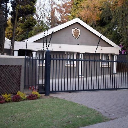 The Elephant Room At Frederick'S Place Pretoria-Noord エクステリア 写真